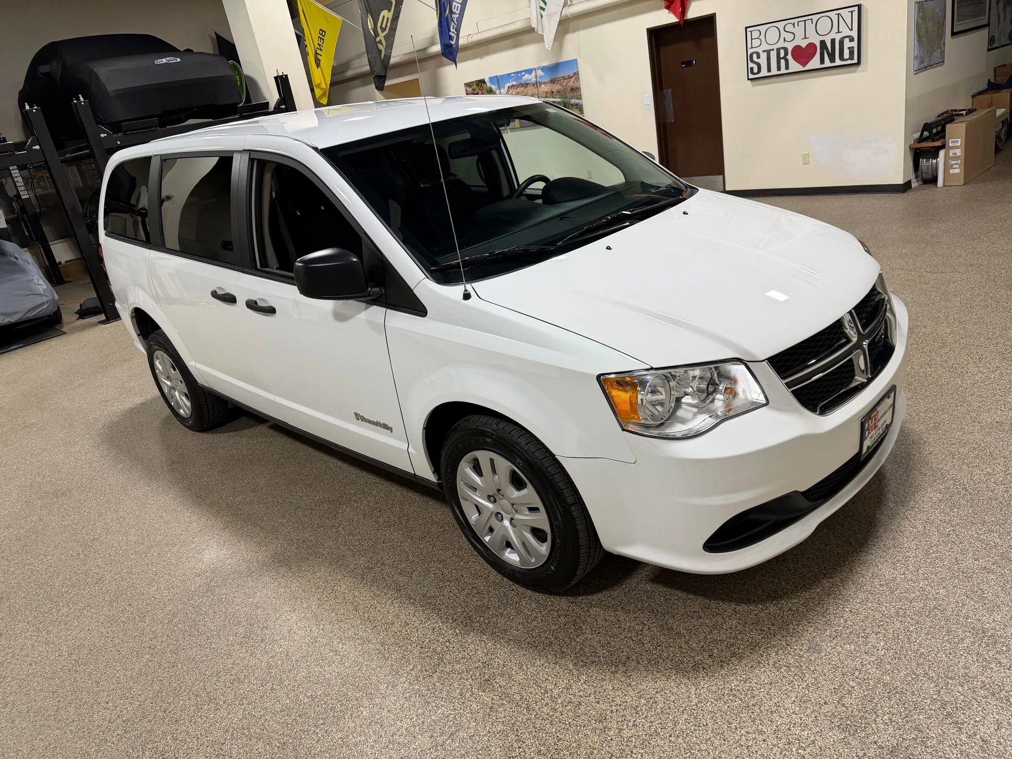 Used 2019 Dodge Grand Caravan SE image 14