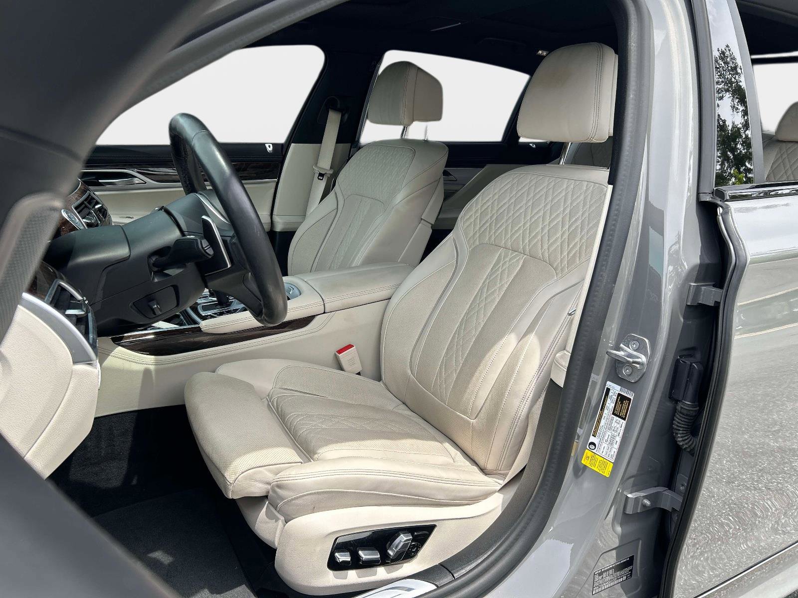 Used 2021 BMW 740i w/ M Sport Package RWD image 15