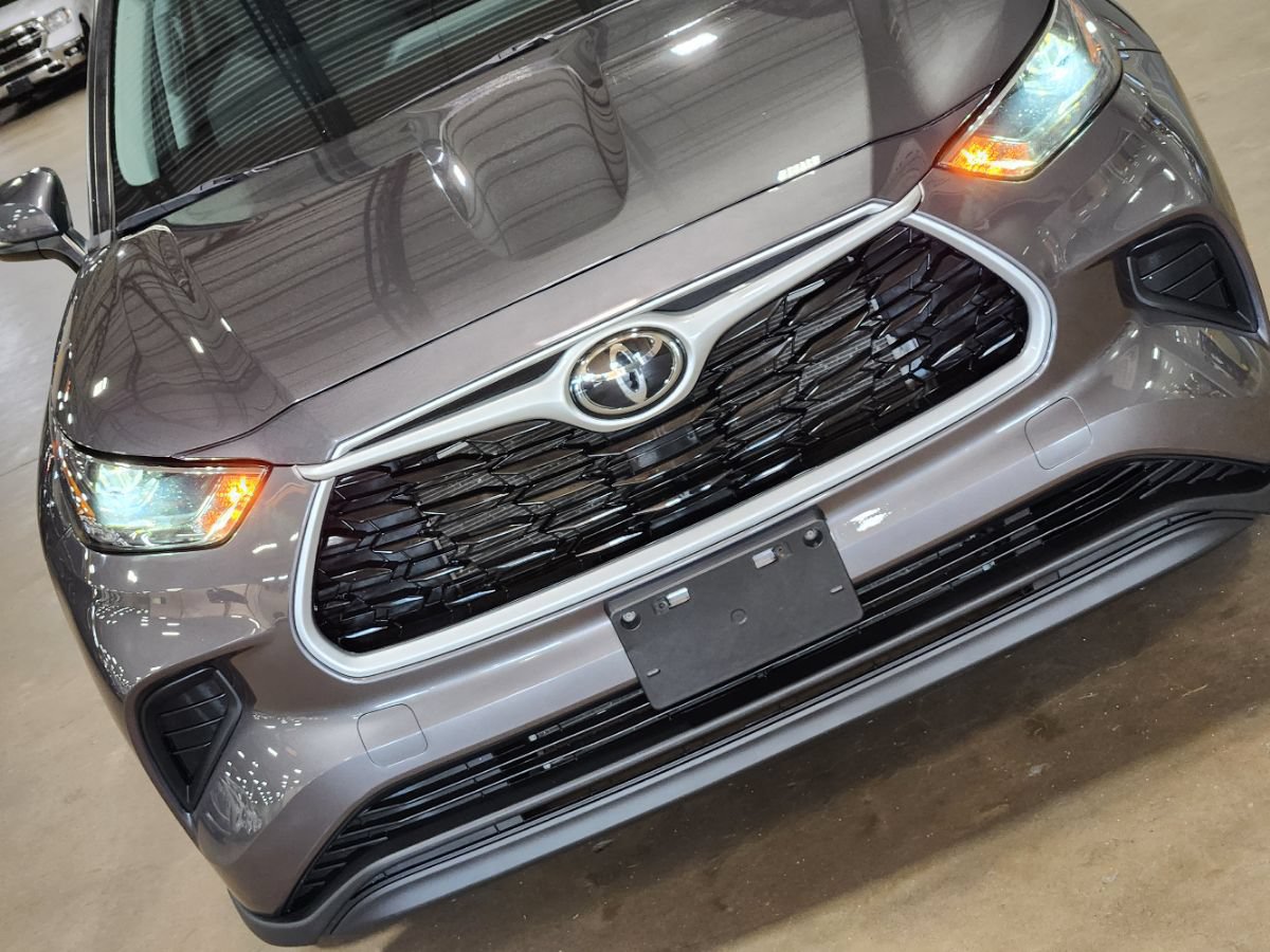 Used 2022 Toyota Highlander L FWD image 19