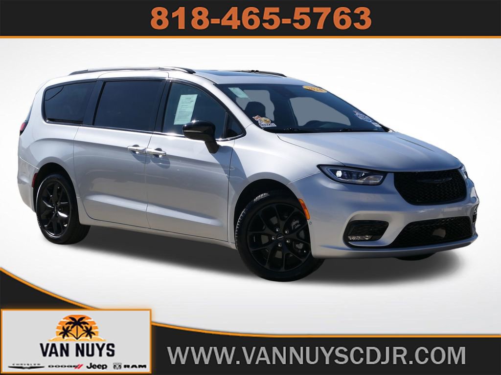 Used 2024 Chrysler Pacifica Limited w/ S Appearance Package