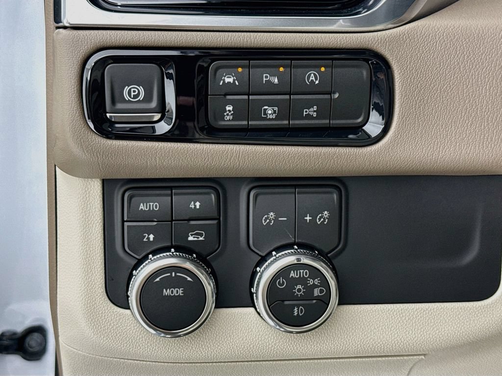 Used 2026 GMC Yukon Denali w/ Sun & Power Step Package AWD/4WD image 14