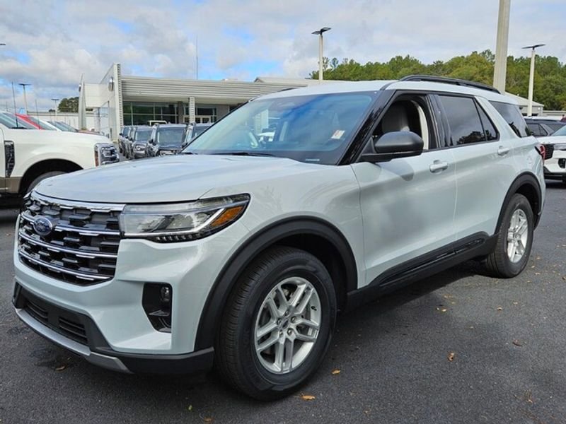 New 2026 Ford Explorer Active w/ Active Comfort Package image 3