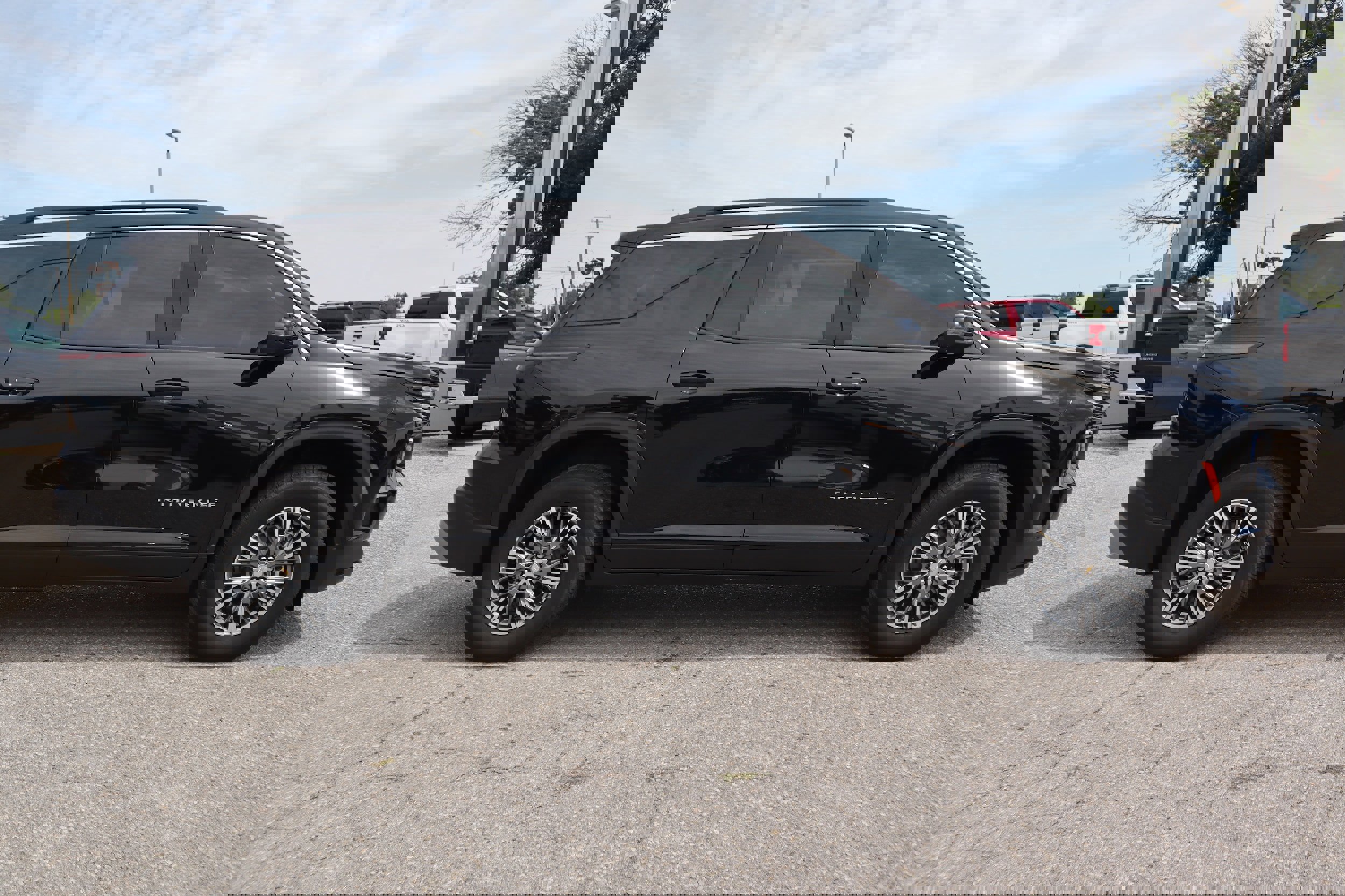 New 2025 Chevrolet Traverse LT w/ Driver Confidence Package image 3