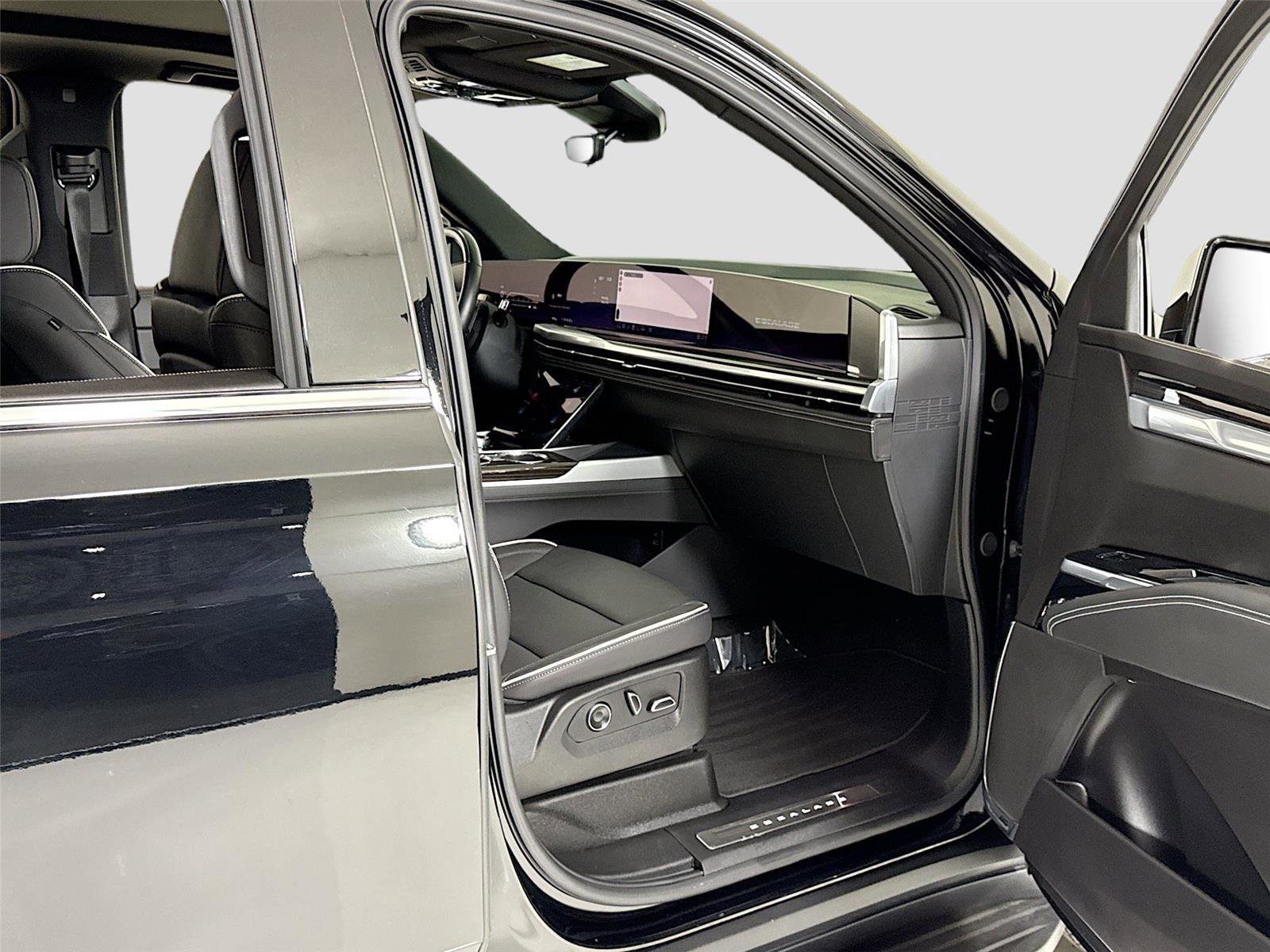 Used 2025 Cadillac Escalade ESV Premium Luxury image 33