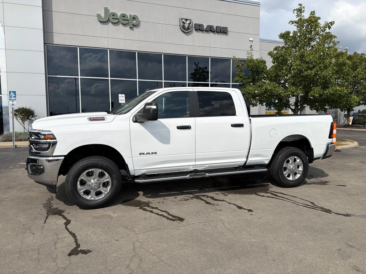 Used 2025 RAM 2500 Big Horn AWD/4WD image 4