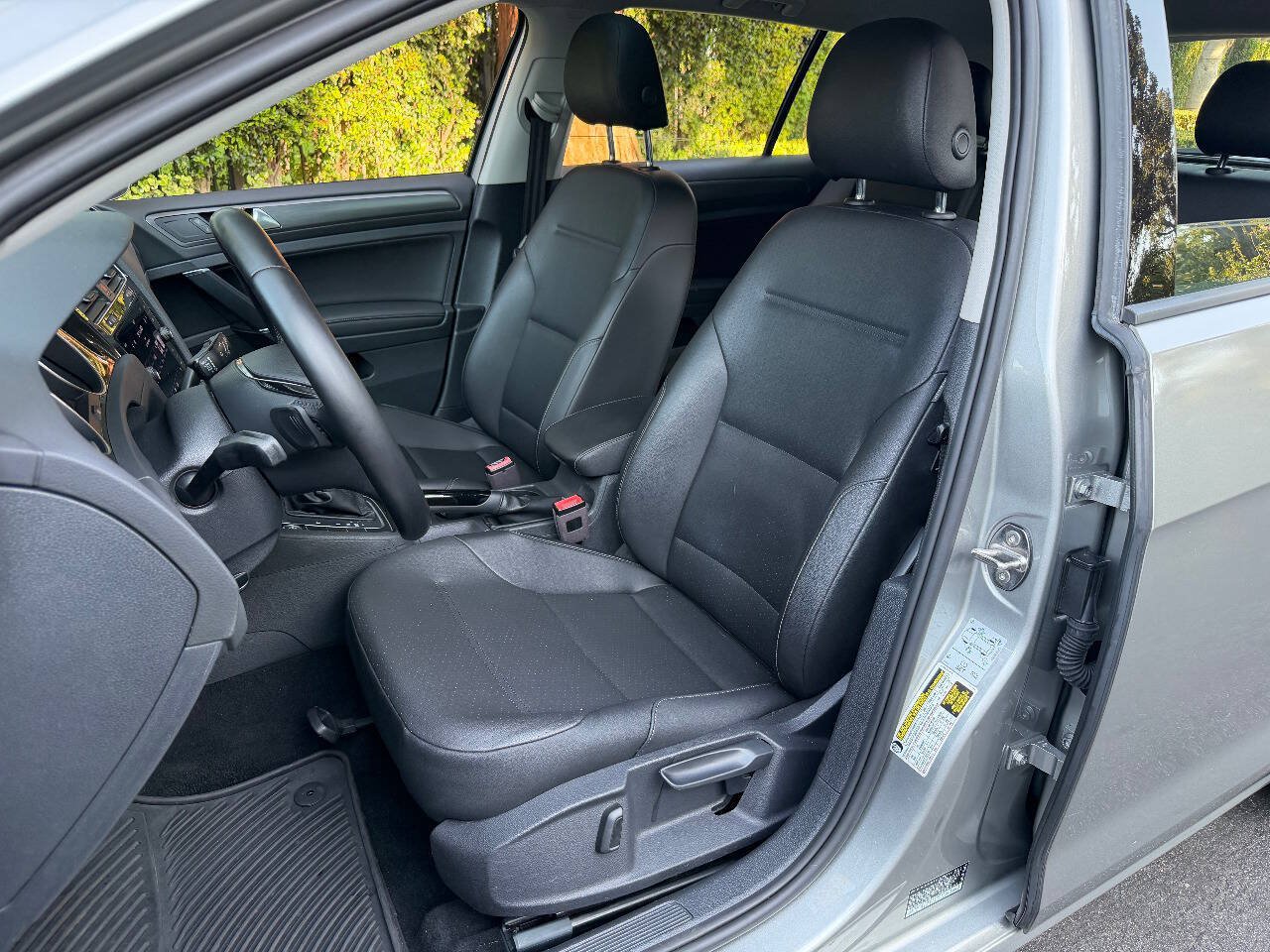 Used 2018 Volkswagen Golf SE FWD image 15