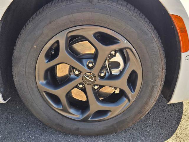 Used 2024 Chrysler Pacifica Limited image 9