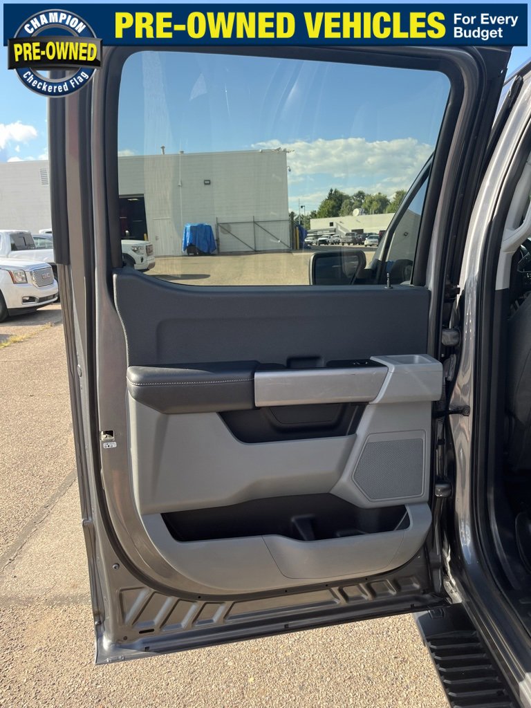 Used 2022 Ford F150 XLT w/ Trailer Tow Package image 16