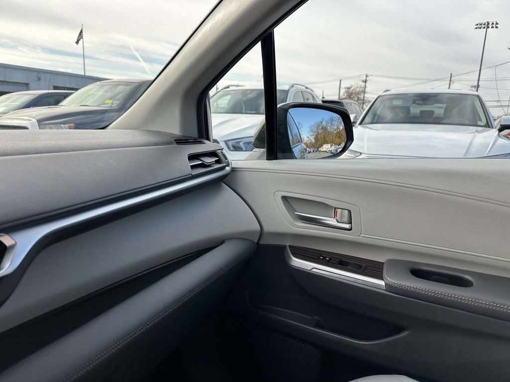 Used 2023 Toyota Sienna XLE image 28