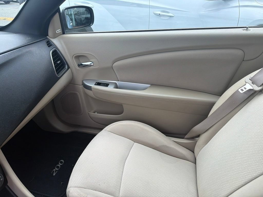 Used 2014 Chrysler 200 Limited FWD image 15