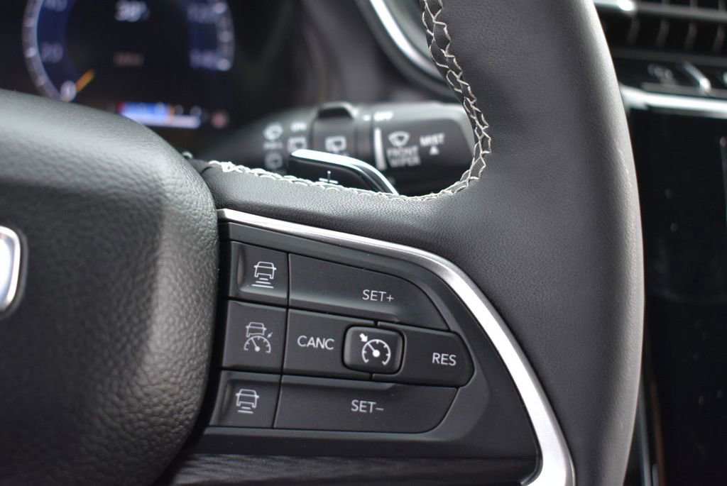 Used 2024 Jeep Grand Cherokee L Altitude image 16