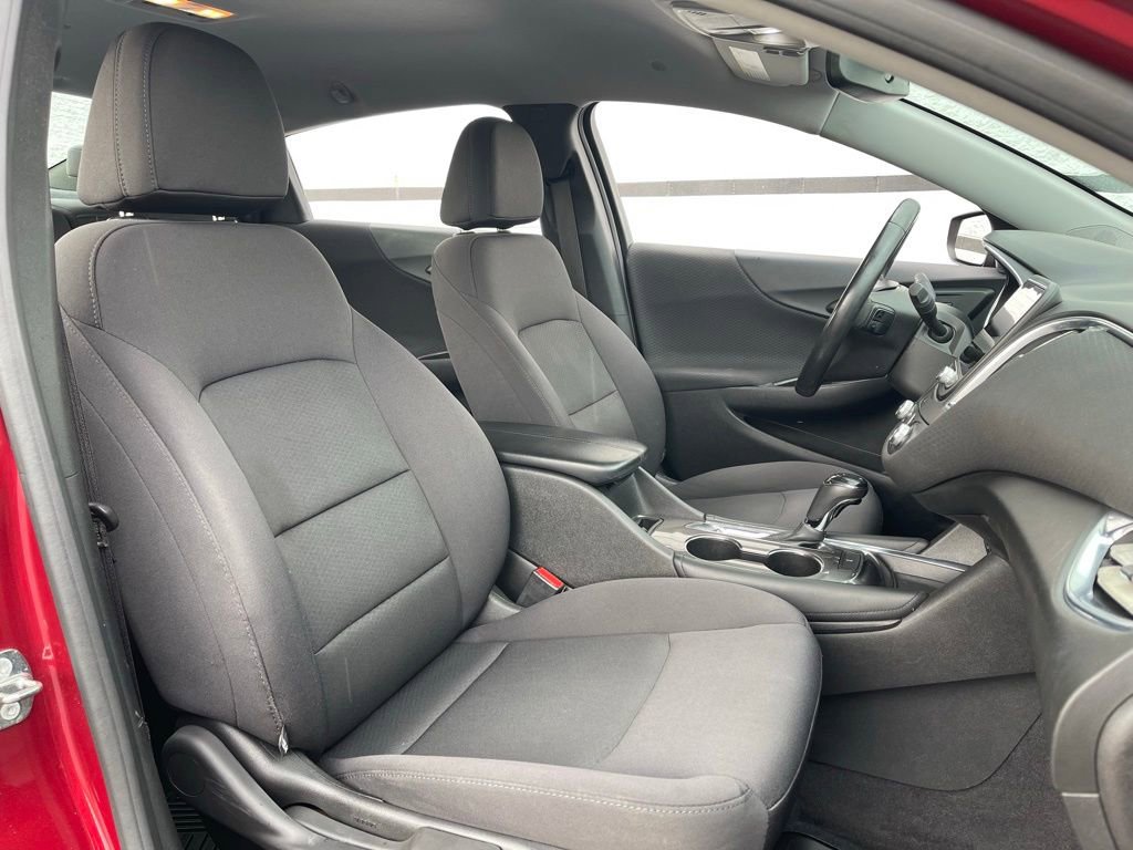 Used 2017 Chevrolet Malibu LT FWD image 29