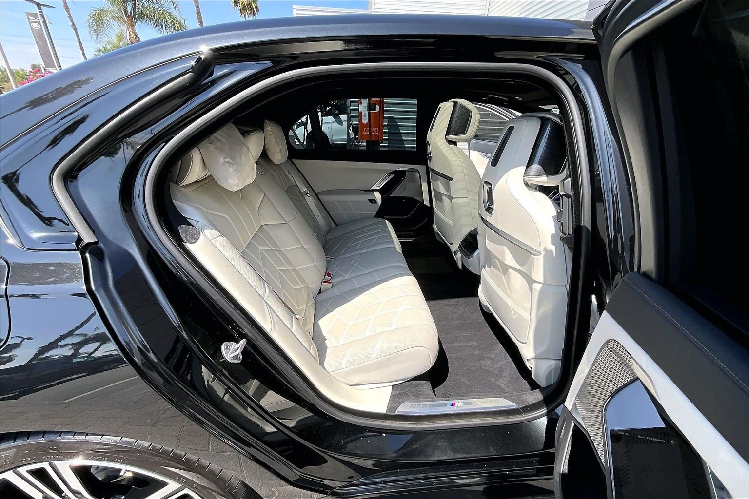 Used 2025 BMW 760i xDrive w/ Luxury Rear Seating Package AWD/4WD image 26