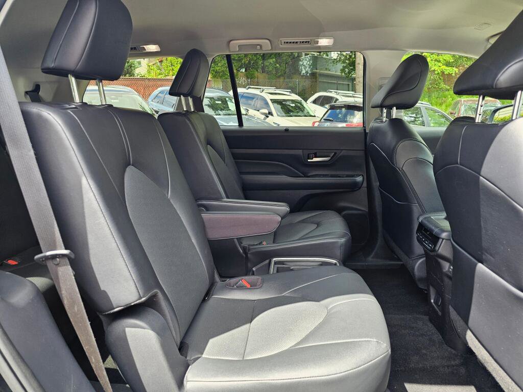 Used 2025 Toyota Grand Highlander FWD image 13