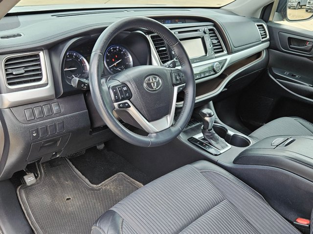 Used 2015 Toyota Highlander Plus FWD image 10