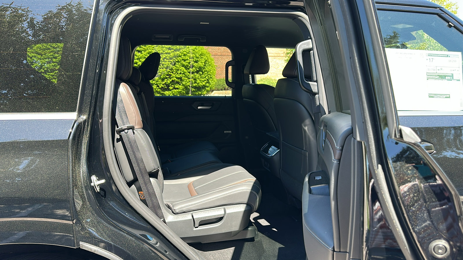New 2025 Nissan Armada SL w/ Convenience Package image 9