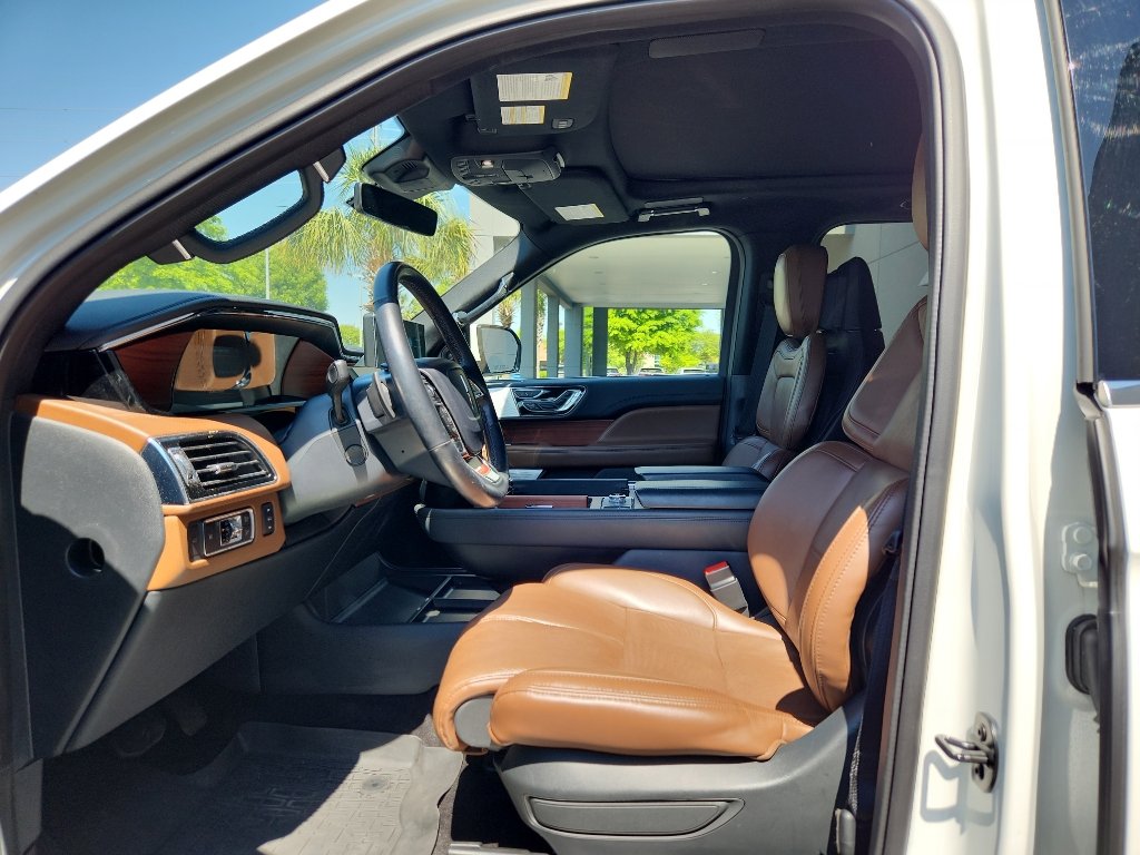 Used 2022 Lincoln Navigator Reserve image 6