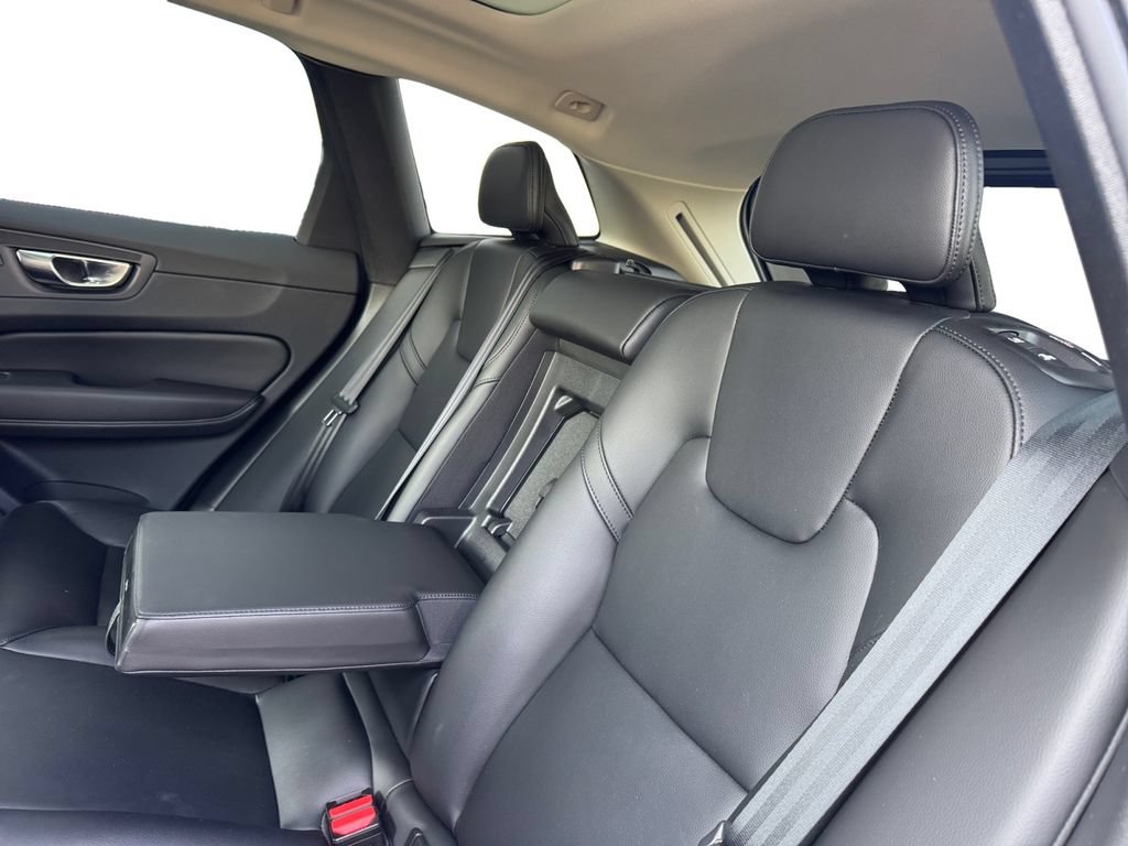 Certified 2023 Volvo XC60 B5 Core w/ Climate Package AWD/4WD image 24