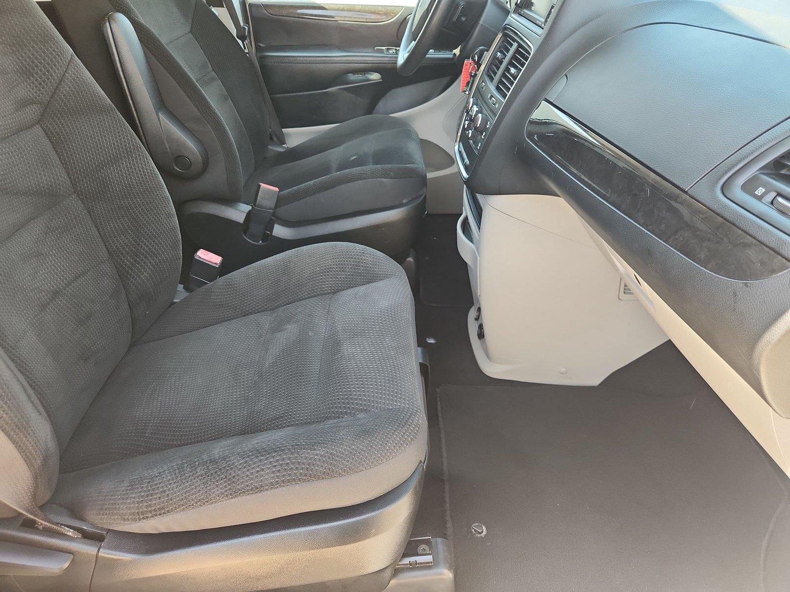 Used 2018 Dodge Grand Caravan SE FWD image 23