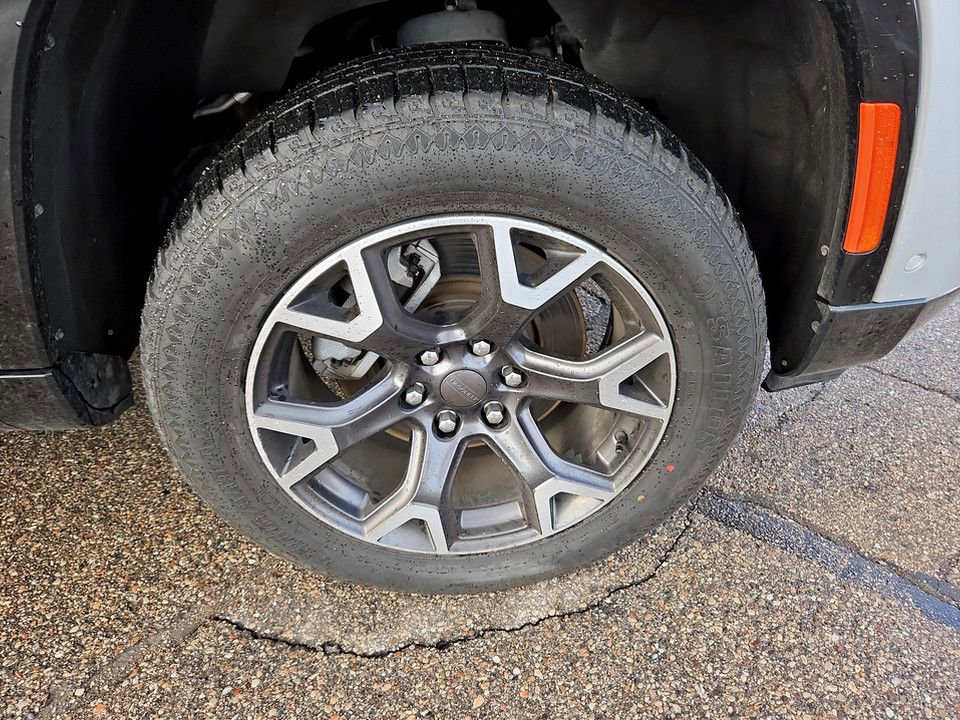 Used 2024 Jeep Wagoneer Series III w/ Flexible Seating Group image 38