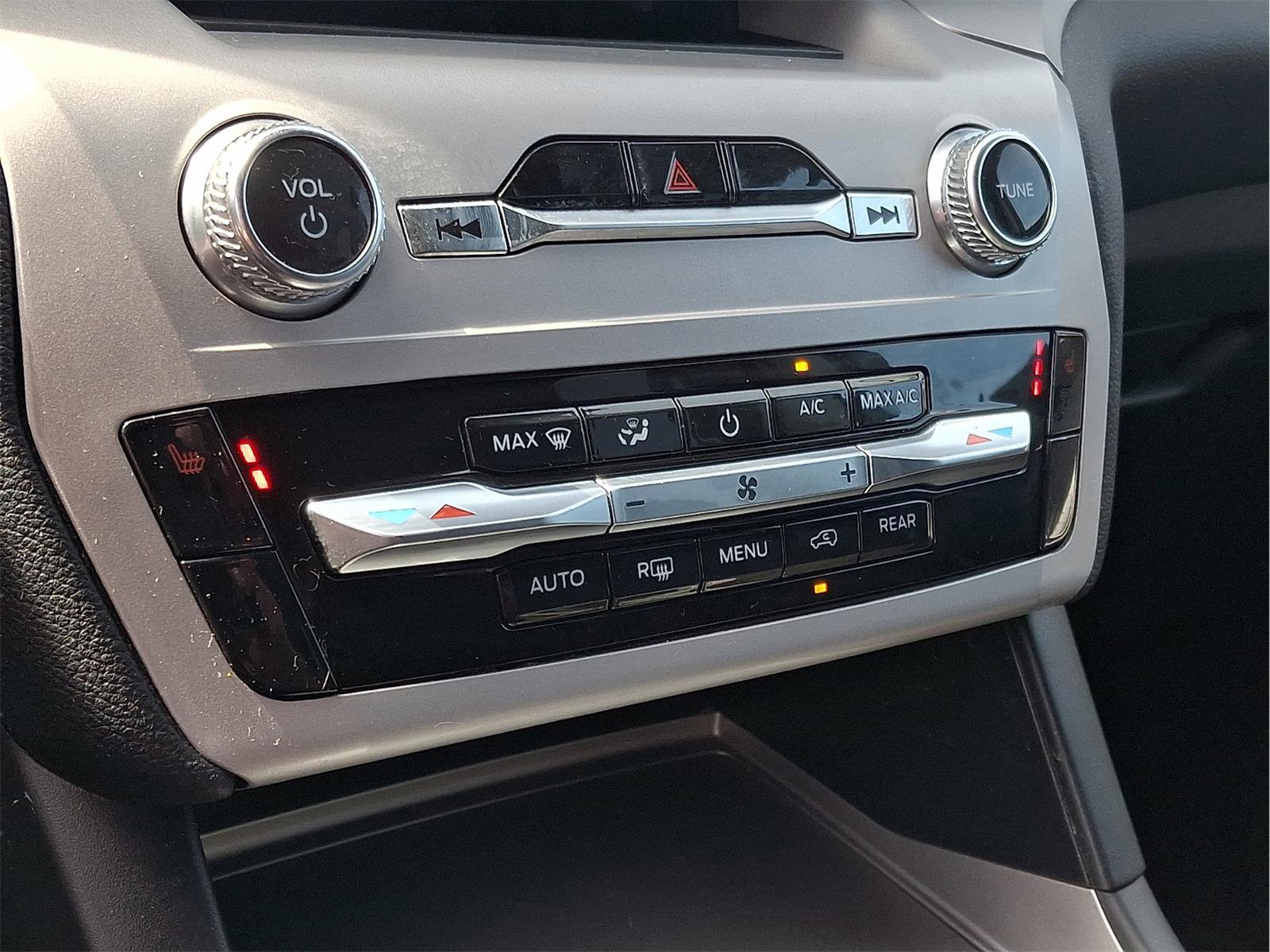 Used 2023 Ford Explorer XLT image 16