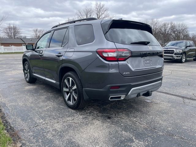 Used 2025 Honda Pilot Touring image 2