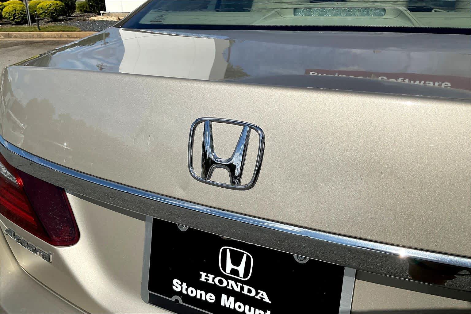 Used 2017 Honda Accord EX-L image 10