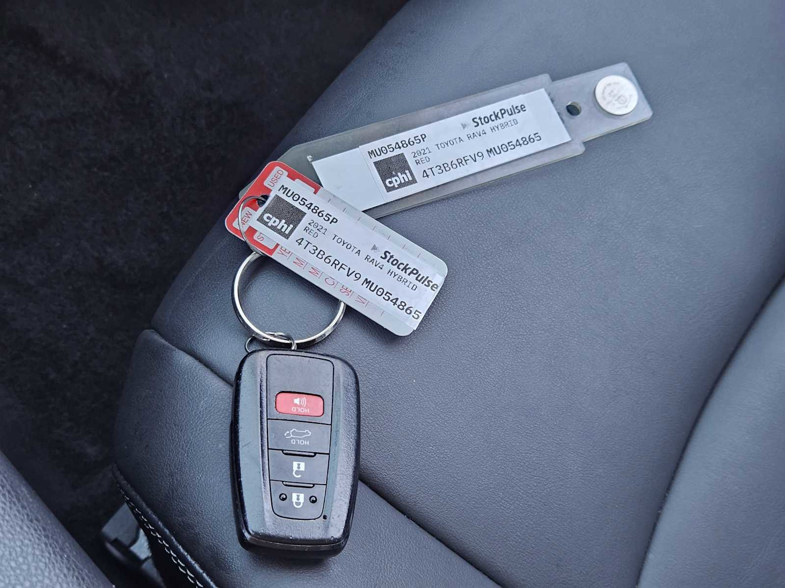 Used 2021 Toyota RAV4 XLE Premium image 32