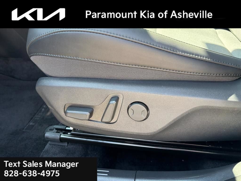 Certified 2025 Kia Niro EX Touring FWD image 19