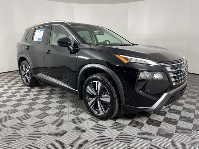 Used 2025 Nissan Rogue SL image 2