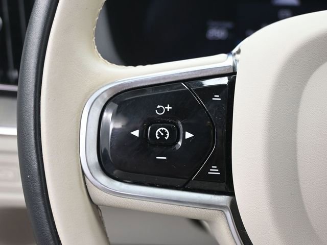 Used 2023 Volvo XC60 B5 Plus w/ Protection Package Premier image 15