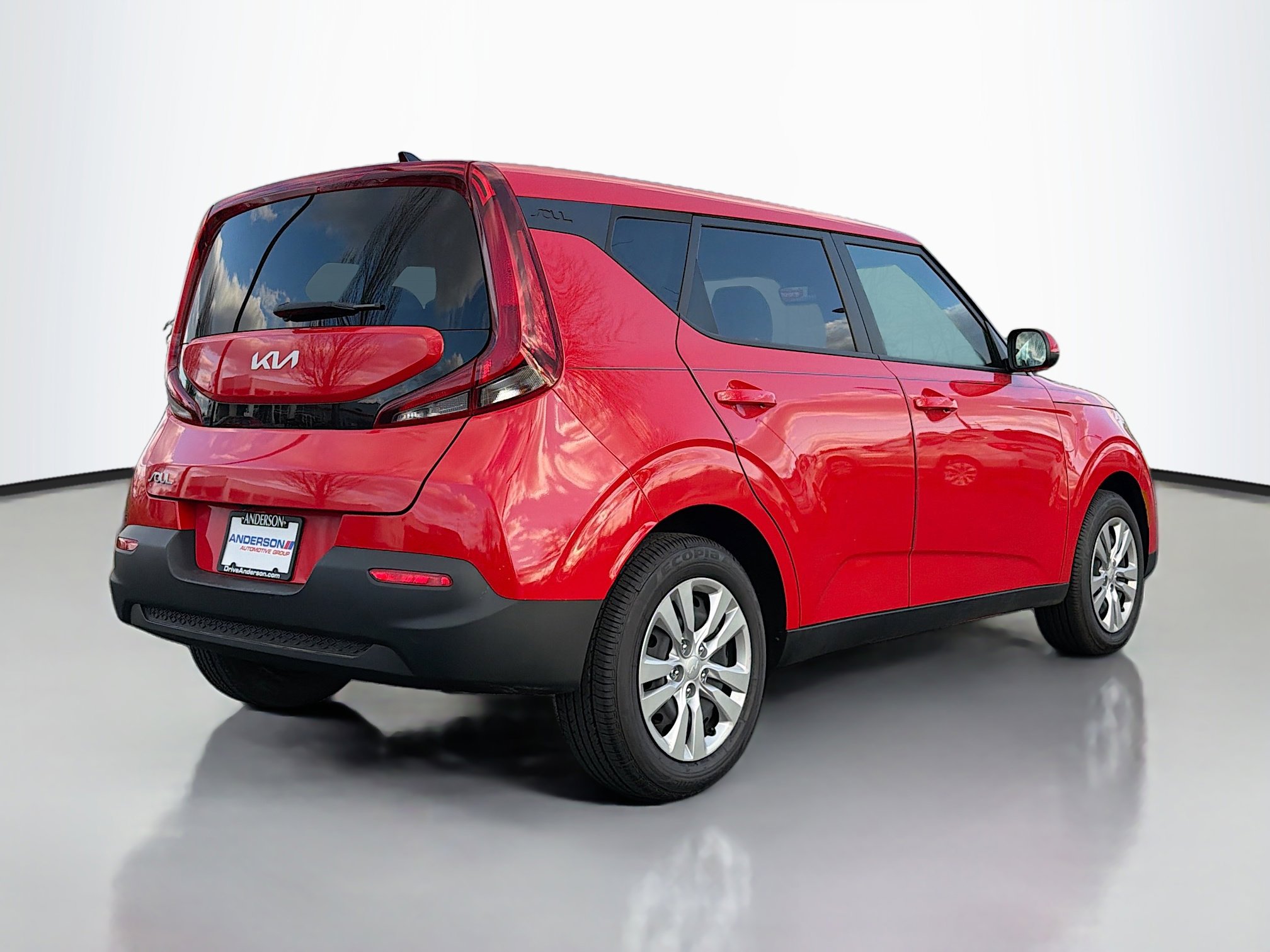 Used 2022 Kia Soul LX image 2