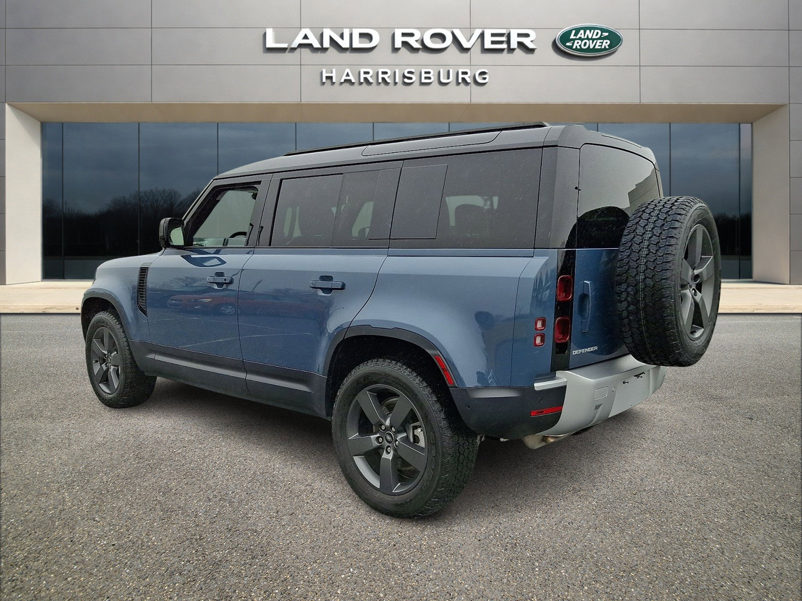 Used 2025 Land Rover Defender 110 S image 2