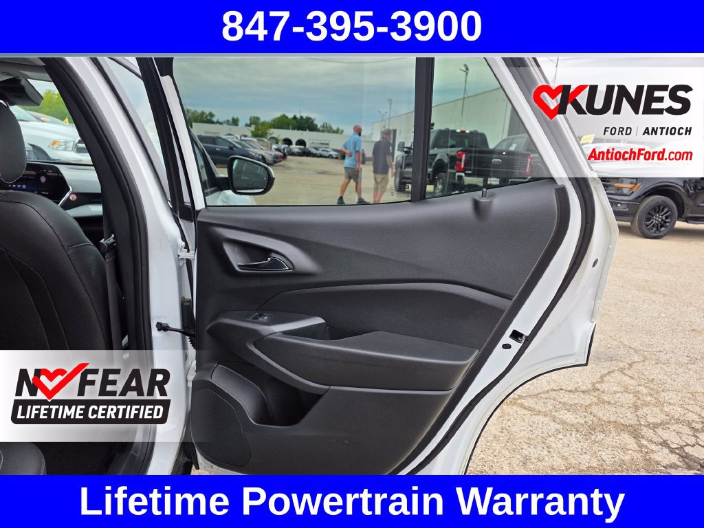 Used 2025 Chevrolet Trax LT FWD image 30