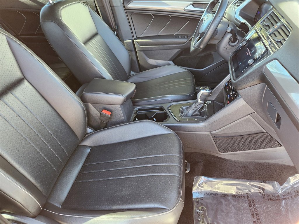 Used 2022 Volkswagen Tiguan SE R-Line image 18