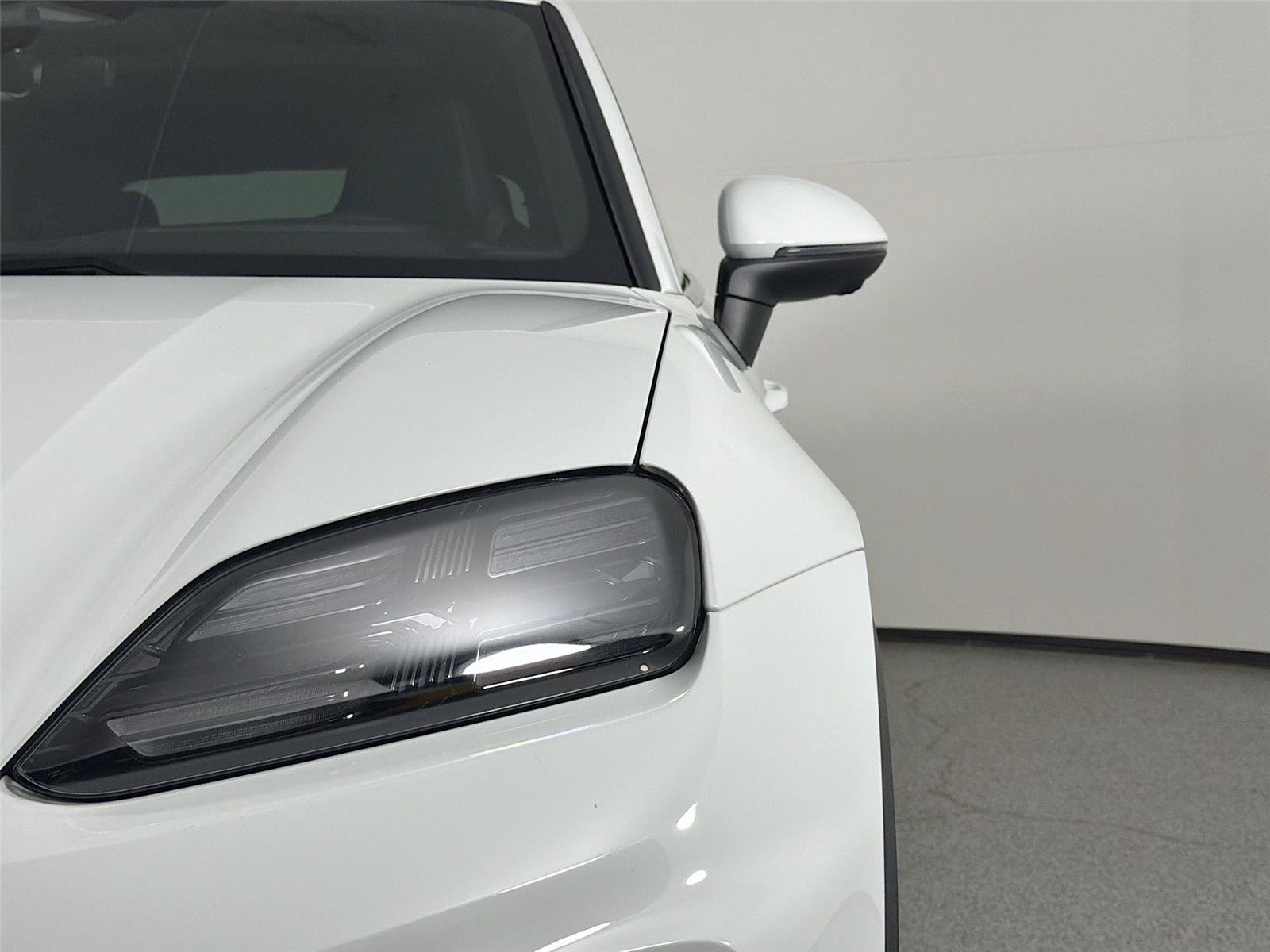 Certified 2025 Porsche Macan Electric RWD image 15