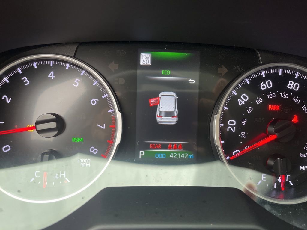 Used 2021 Toyota RAV4 XLE w/ Convenience Package image 23