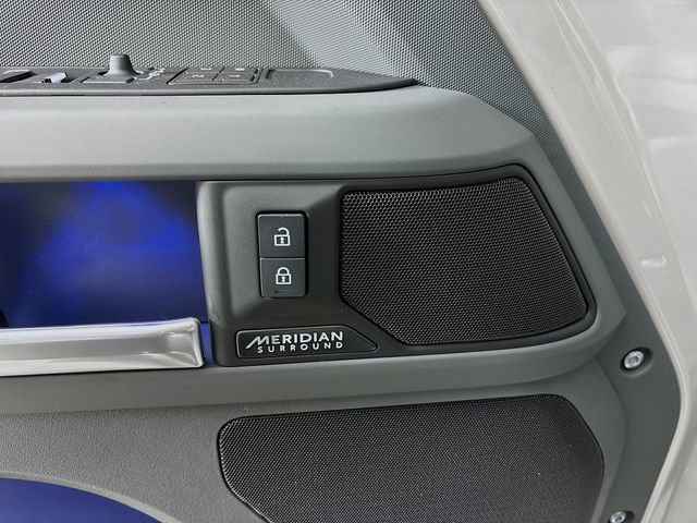 New 2026 Land Rover Defender 130 X-Dynamic SE image 20