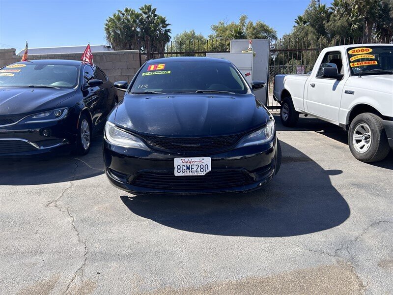 Used 2015 Chrysler 200 Limited w/ Convenience Group FWD image 5