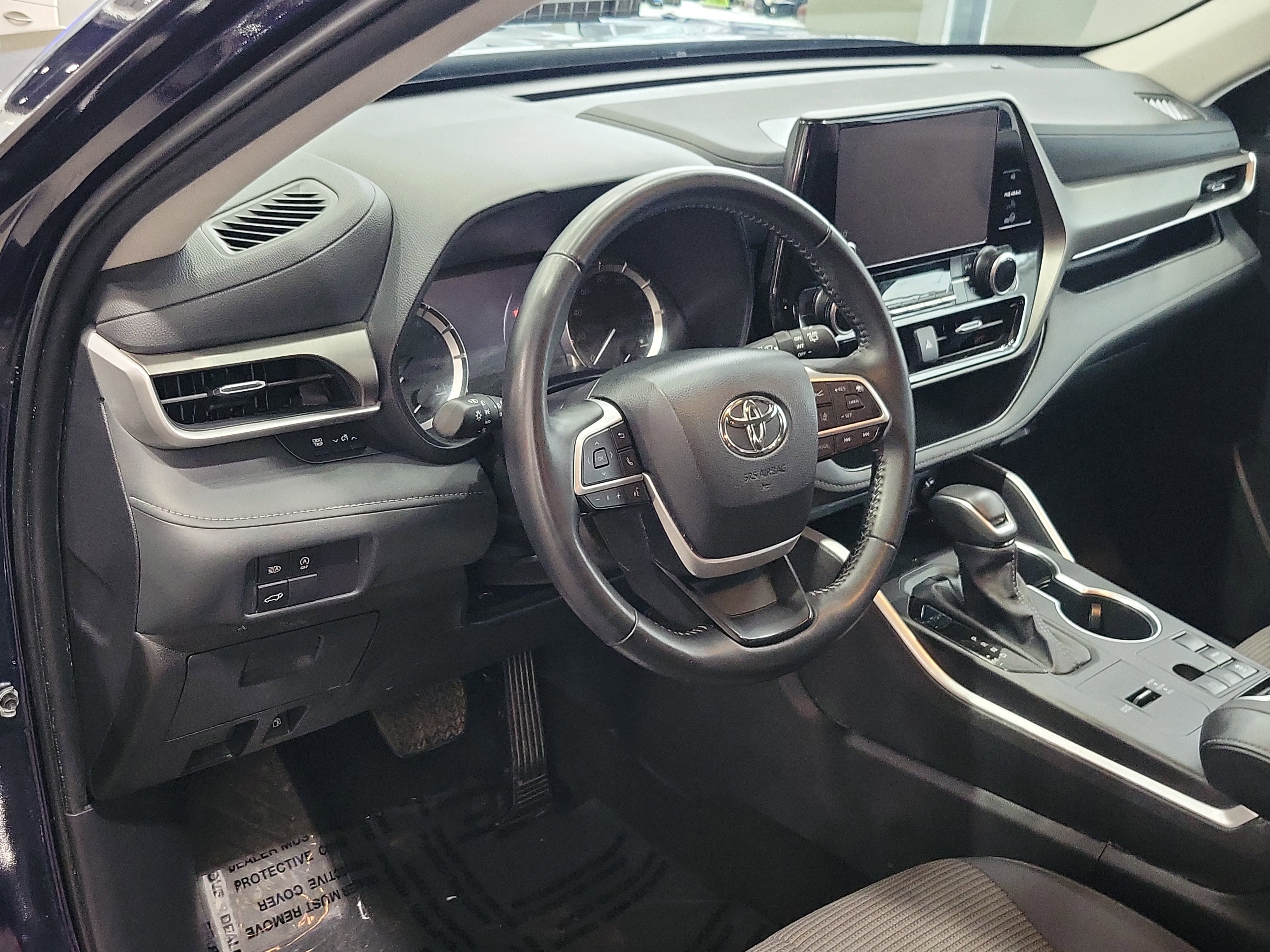 Certified 2025 Toyota Highlander LE image 19