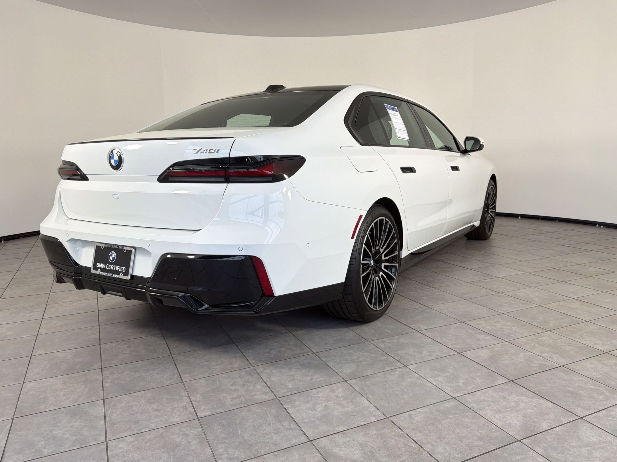 Certified 2025 BMW 740i w/ Premium Package image 9