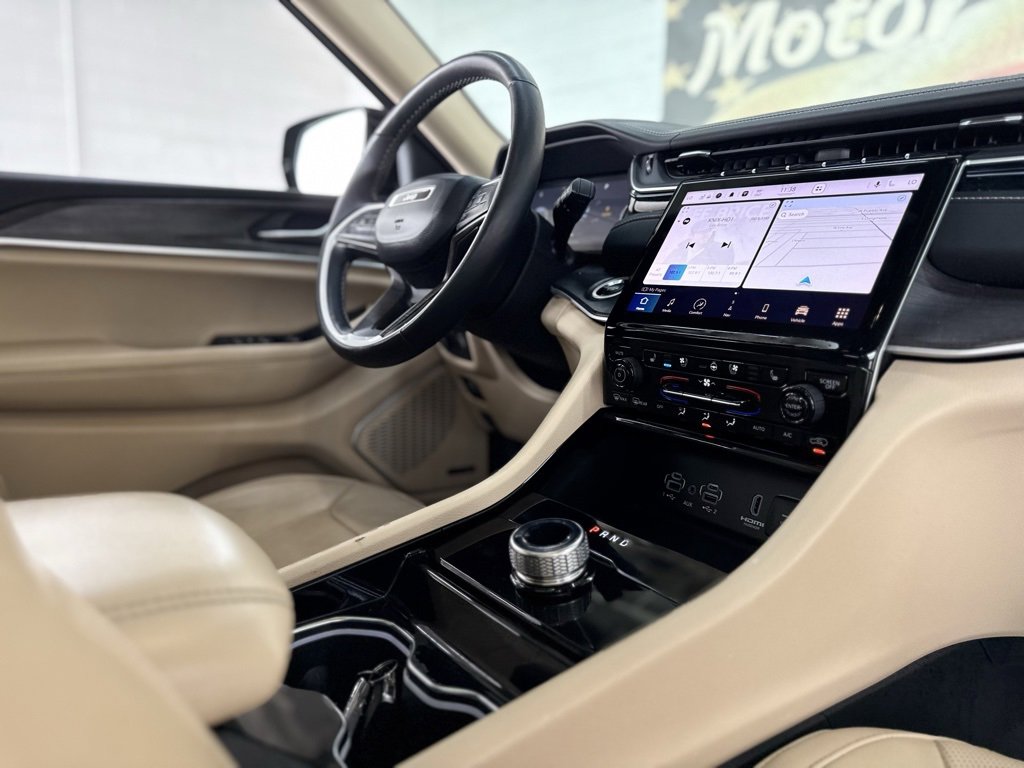 Used 2022 Jeep Grand Cherokee Limited w/ Luxury Tech Group II image 47