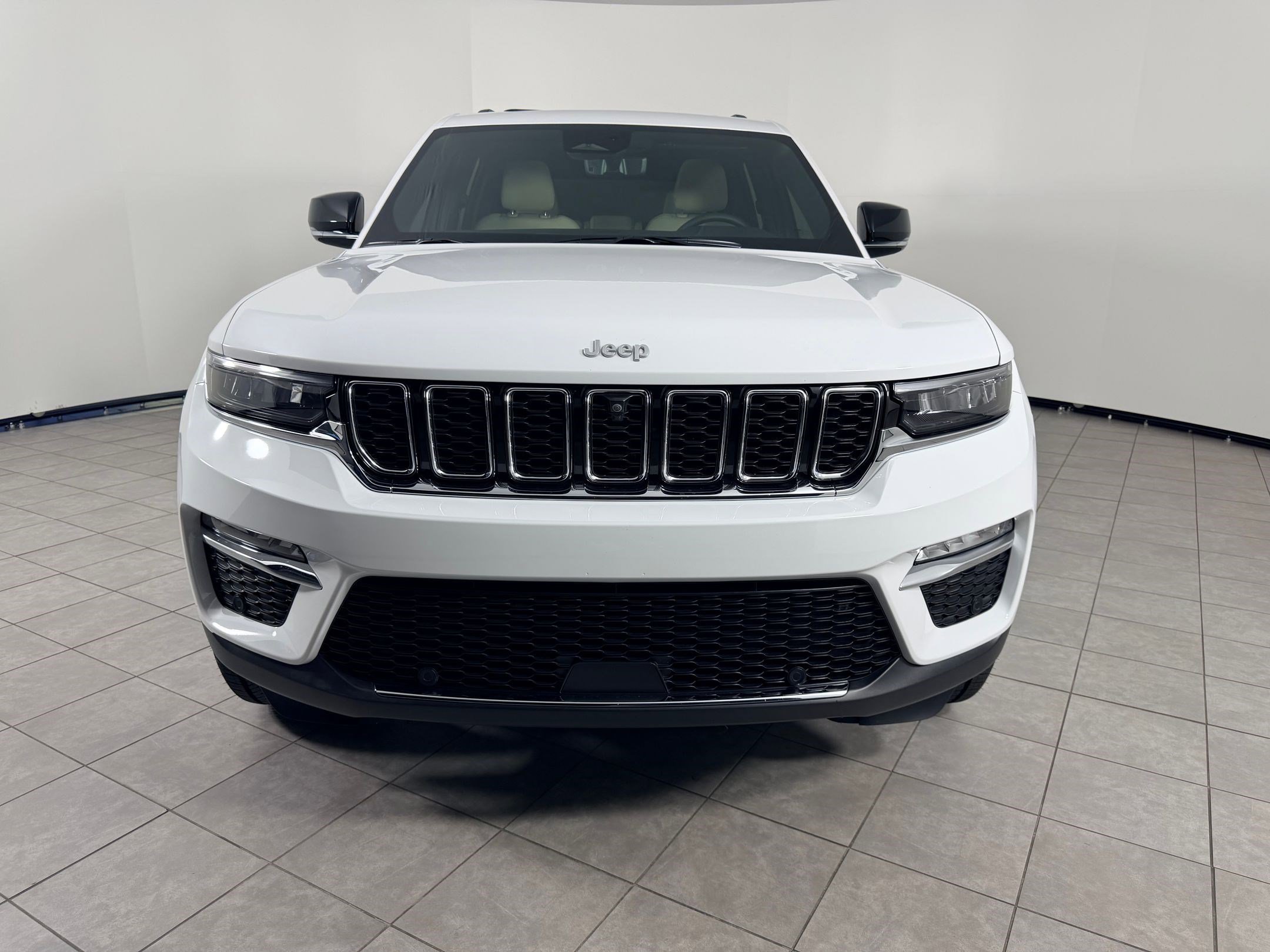 Used 2025 Jeep Grand Cherokee Limited w/ Luxury Tech Group II image 6