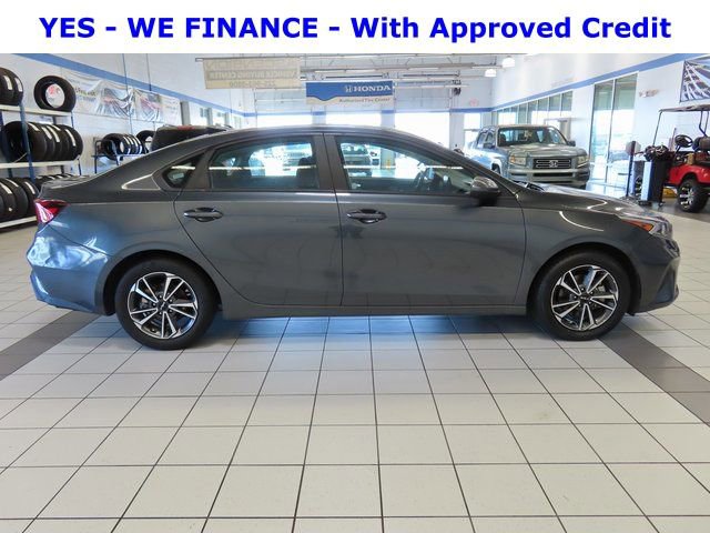 Used 2023 Kia Forte LXS FWD image 3