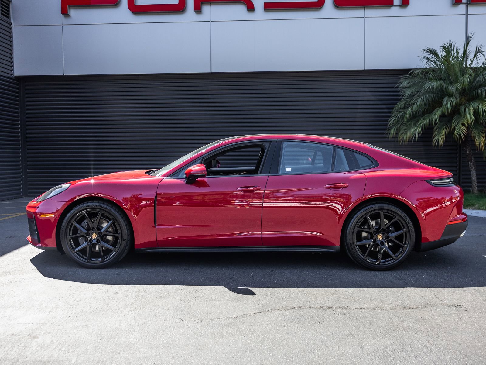 Certified 2025 Porsche Panamera 4 image 2