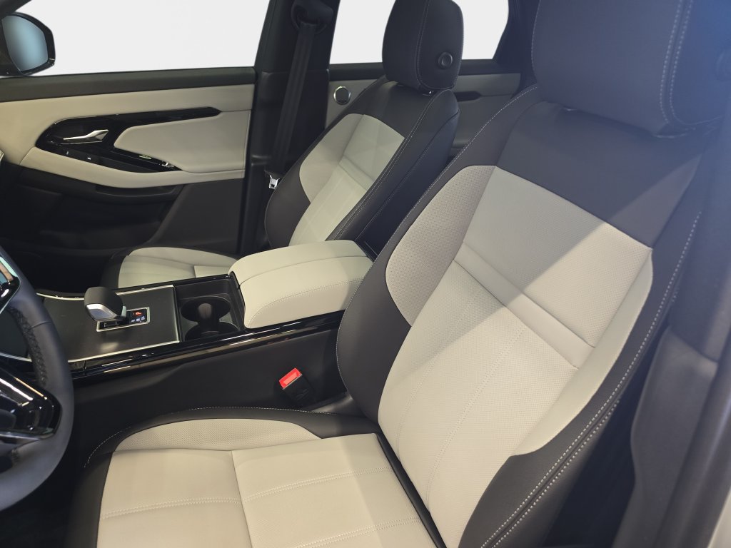 New 2026 Land Rover Range Rover Evoque Hoxton AWD/4WD image 12