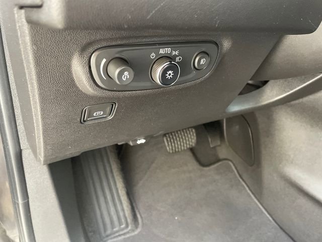 Used 2024 GMC Terrain SLT image 29