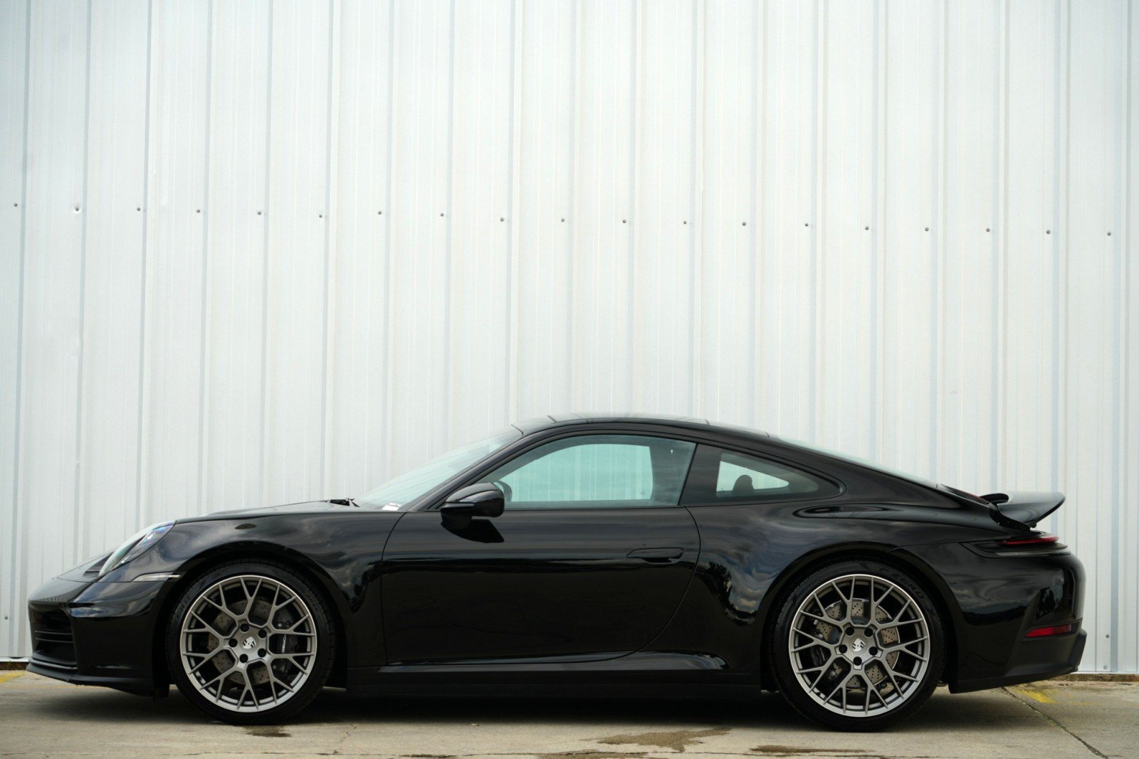 Used 2025 Porsche 911 Carrera RWD image 9