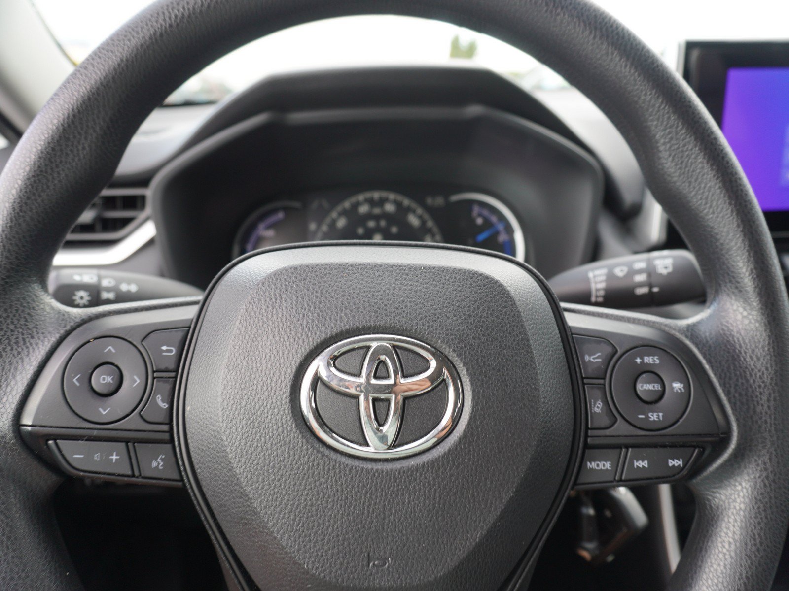 Used 2024 Toyota RAV4 LE AWD/4WD image 22