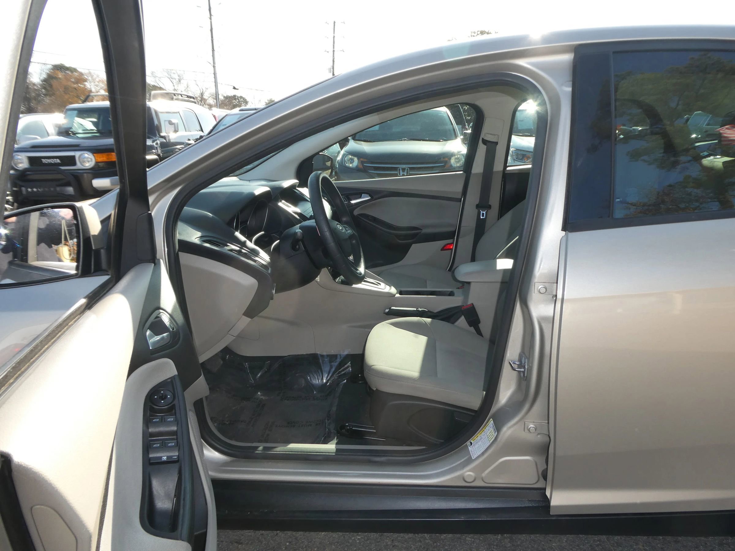 Used 2018 Ford Focus SE image 12